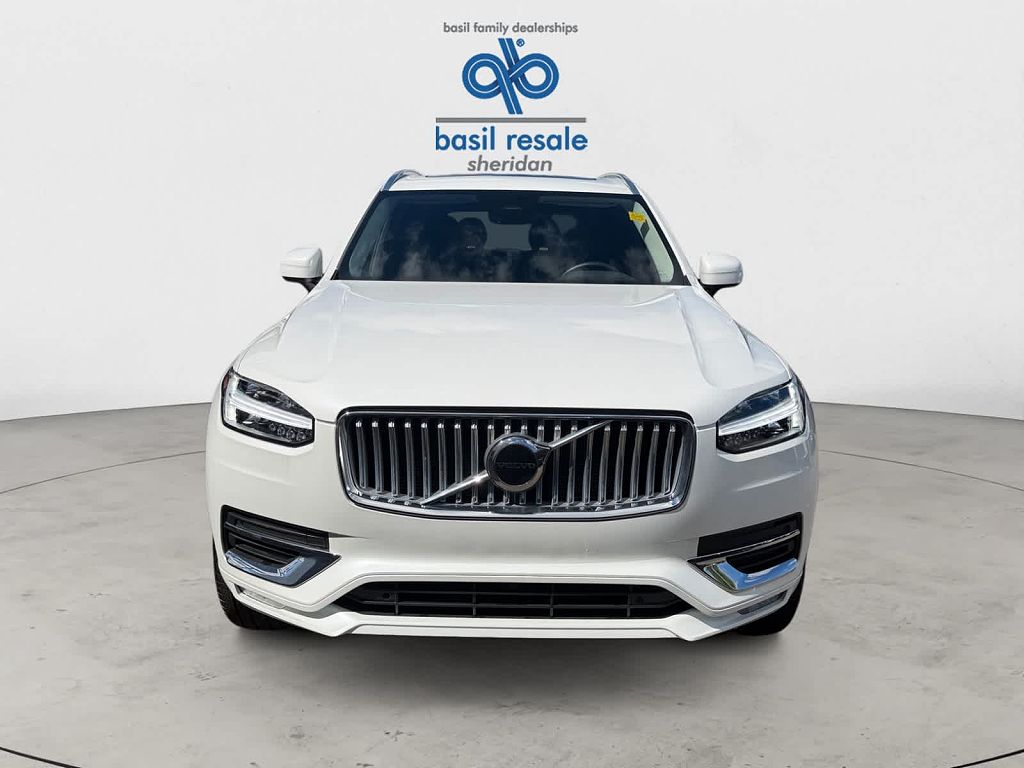 2025 Volvo XC90 Core