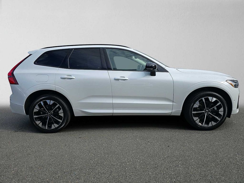 2026 Volvo XC60 B5 Plus