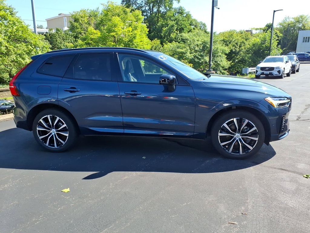 2025 Volvo XC60 B5 Plus