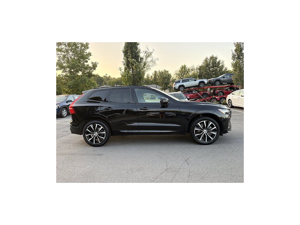 2025 Volvo XC60 B5 Plus