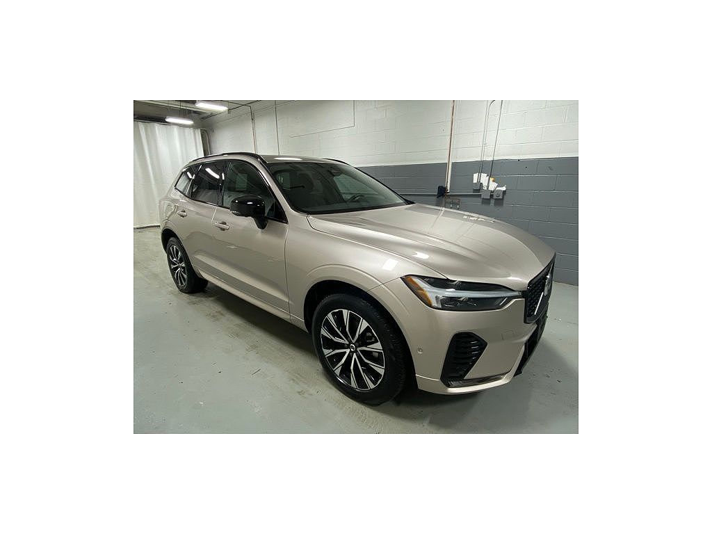 2025 Volvo XC60 B5 Plus