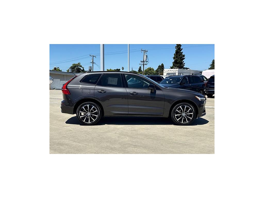 2025 Volvo XC60 B5 Plus Dark Theme