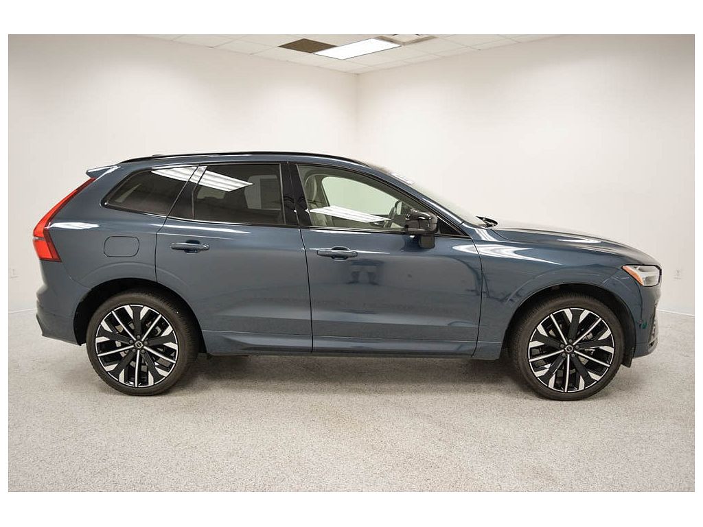 2026 Volvo XC60 B5 Ultra