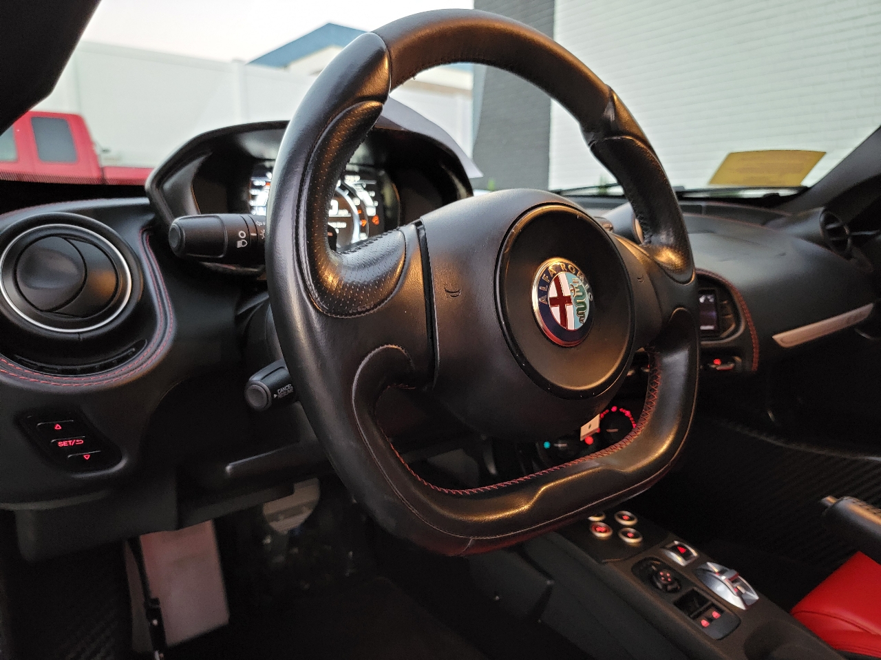 Vehicle Image 18 of 33 for 2015 Alfa Romeo 4C