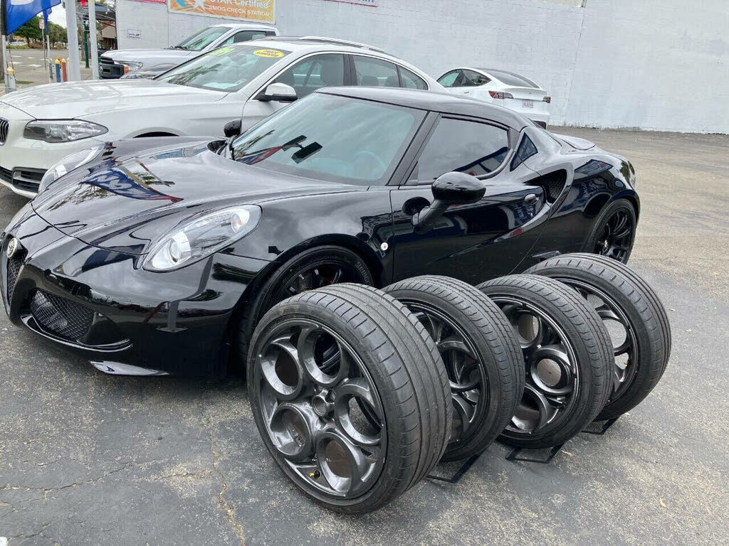 Vehicle Image 1 of 26 for 2015 Alfa Romeo 4C