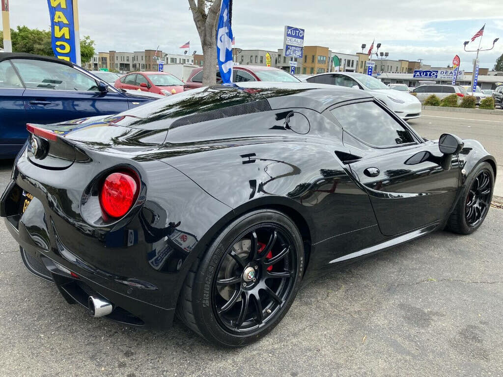 Vehicle Image 6 of 26 for 2015 Alfa Romeo 4C