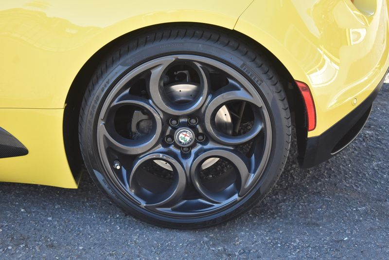 Vehicle Image 41 of 97 for 2018 Alfa Romeo 4C