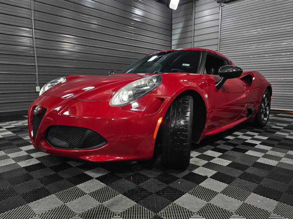 2015 Alfa Romeo 4C - 27