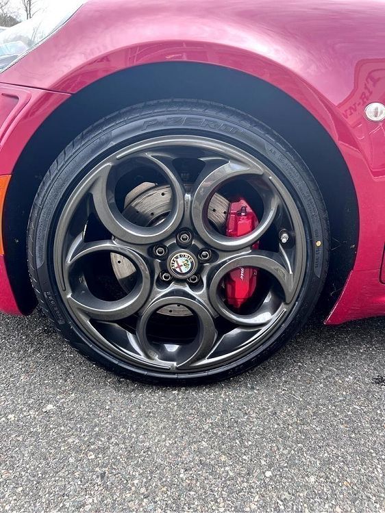 Vehicle Image 29 of 45 for 2015 Alfa Romeo 4C