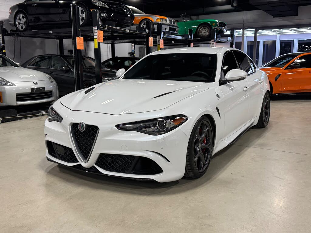 Vehicle Image 21 of 105 for 2018 Alfa Romeo Giulia