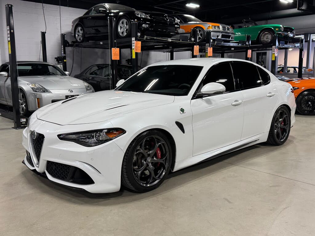 Vehicle Image 22 of 105 for 2018 Alfa Romeo Giulia