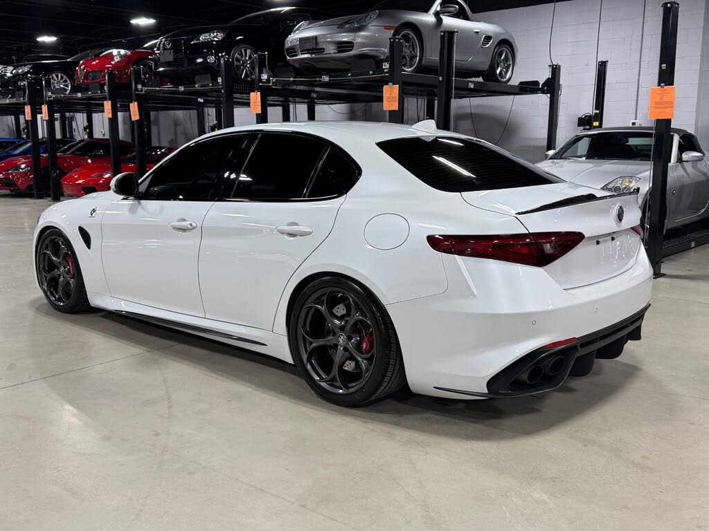 Vehicle Image 25 of 105 for 2018 Alfa Romeo Giulia