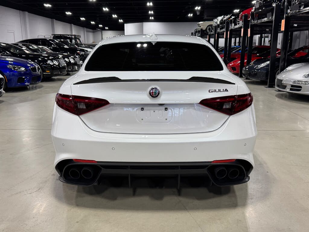 Vehicle Image 26 of 105 for 2018 Alfa Romeo Giulia