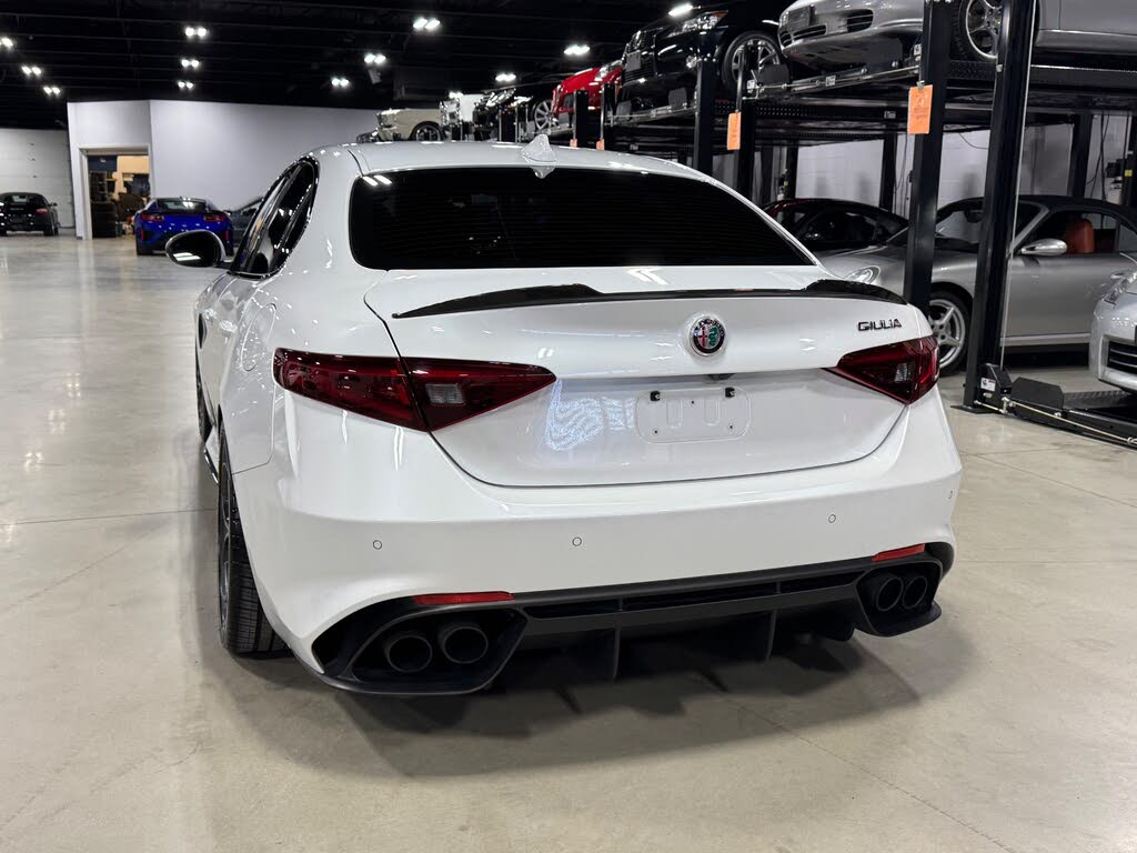 Vehicle Image 27 of 105 for 2018 Alfa Romeo Giulia