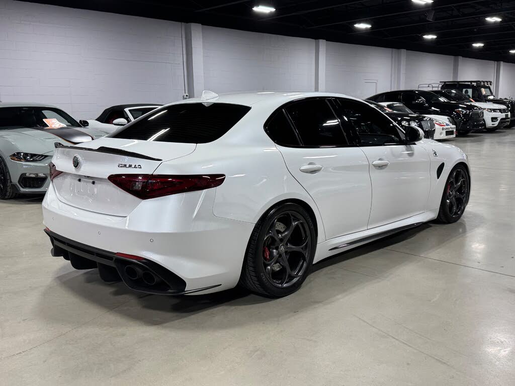 Vehicle Image 30 of 105 for 2018 Alfa Romeo Giulia