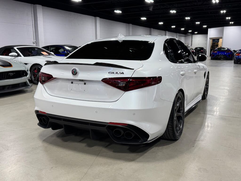 Vehicle Image 31 of 105 for 2018 Alfa Romeo Giulia