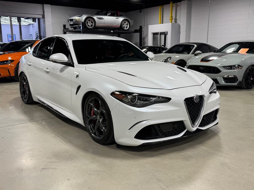 Vehicle Image 32 of 105 for 2018 Alfa Romeo Giulia