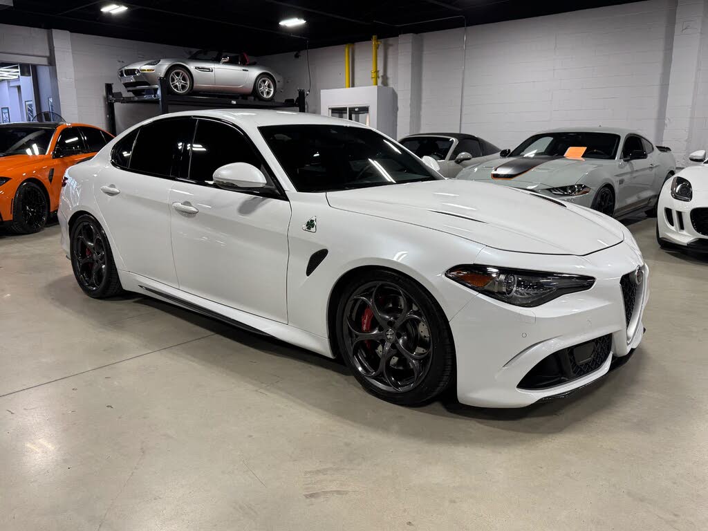 Vehicle Image 33 of 105 for 2018 Alfa Romeo Giulia