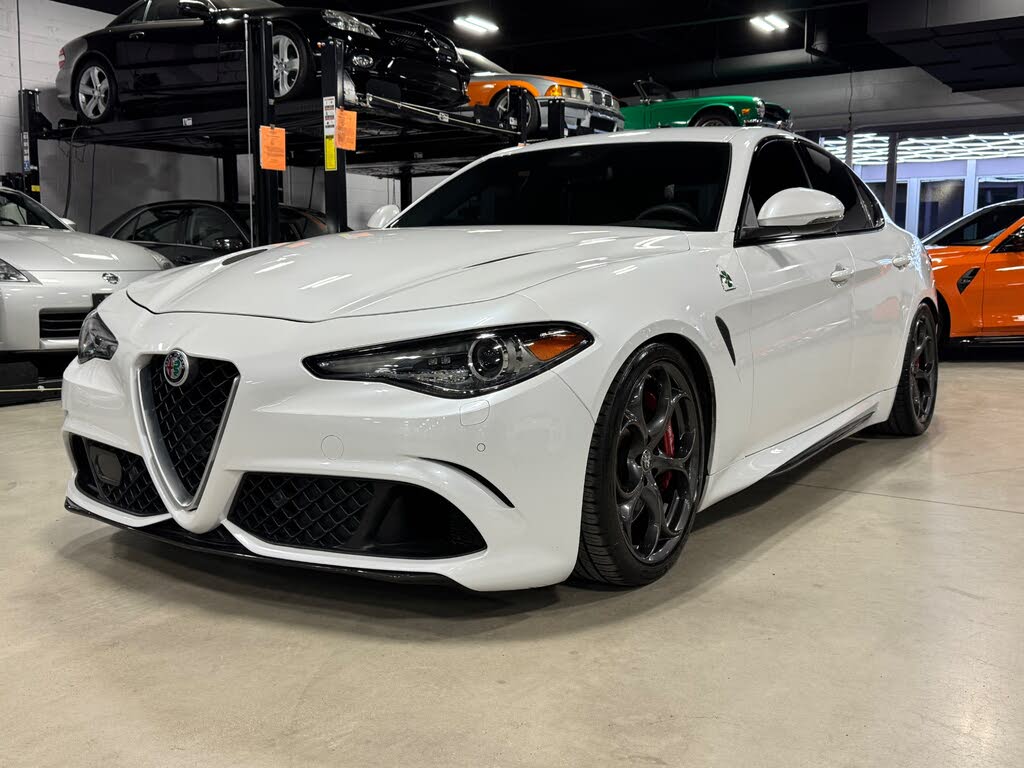 Vehicle Image 35 of 105 for 2018 Alfa Romeo Giulia