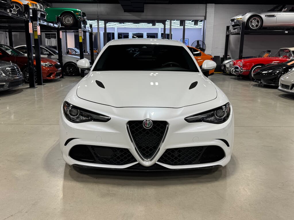 Vehicle Image 36 of 105 for 2018 Alfa Romeo Giulia