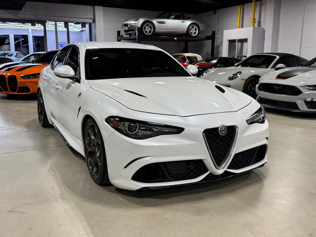 Vehicle Image 37 of 105 for 2018 Alfa Romeo Giulia