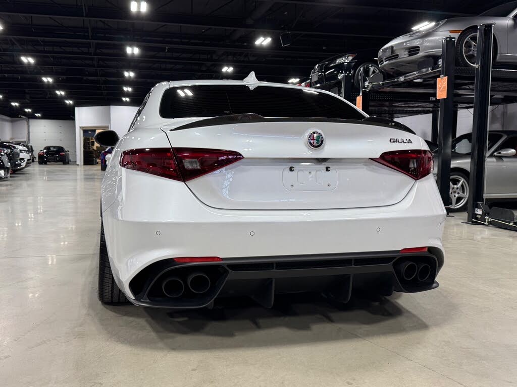 Vehicle Image 41 of 105 for 2018 Alfa Romeo Giulia