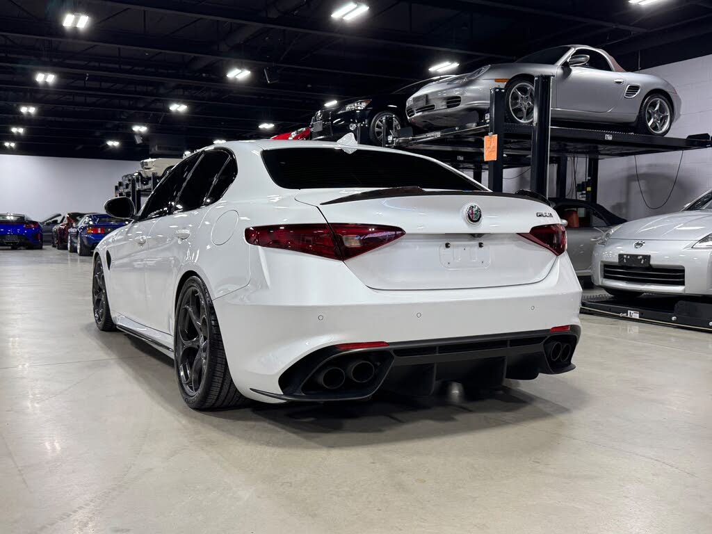 Vehicle Image 42 of 105 for 2018 Alfa Romeo Giulia