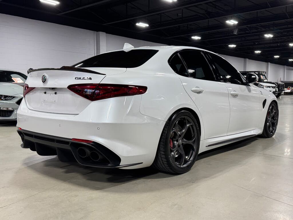 Vehicle Image 44 of 105 for 2018 Alfa Romeo Giulia