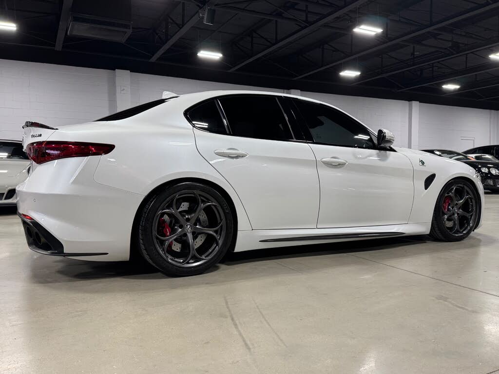 Vehicle Image 49 of 105 for 2018 Alfa Romeo Giulia