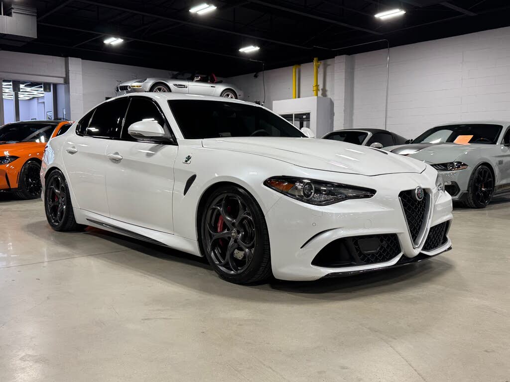 Vehicle Image 52 of 105 for 2018 Alfa Romeo Giulia