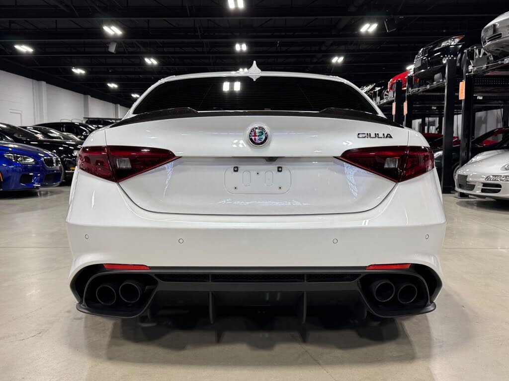 Vehicle Image 6 of 105 for 2018 Alfa Romeo Giulia