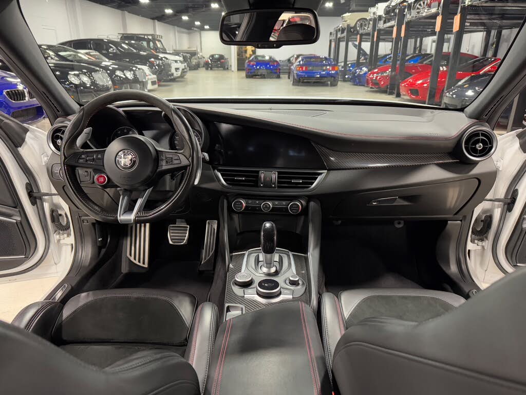 Vehicle Image 86 of 105 for 2018 Alfa Romeo Giulia