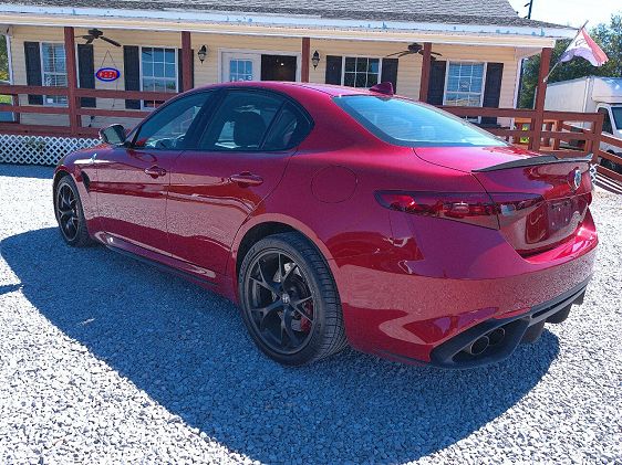 Vehicle Image 5 of 16 for 2018 Alfa Romeo Giulia