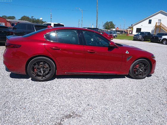 Vehicle Image 8 of 16 for 2018 Alfa Romeo Giulia