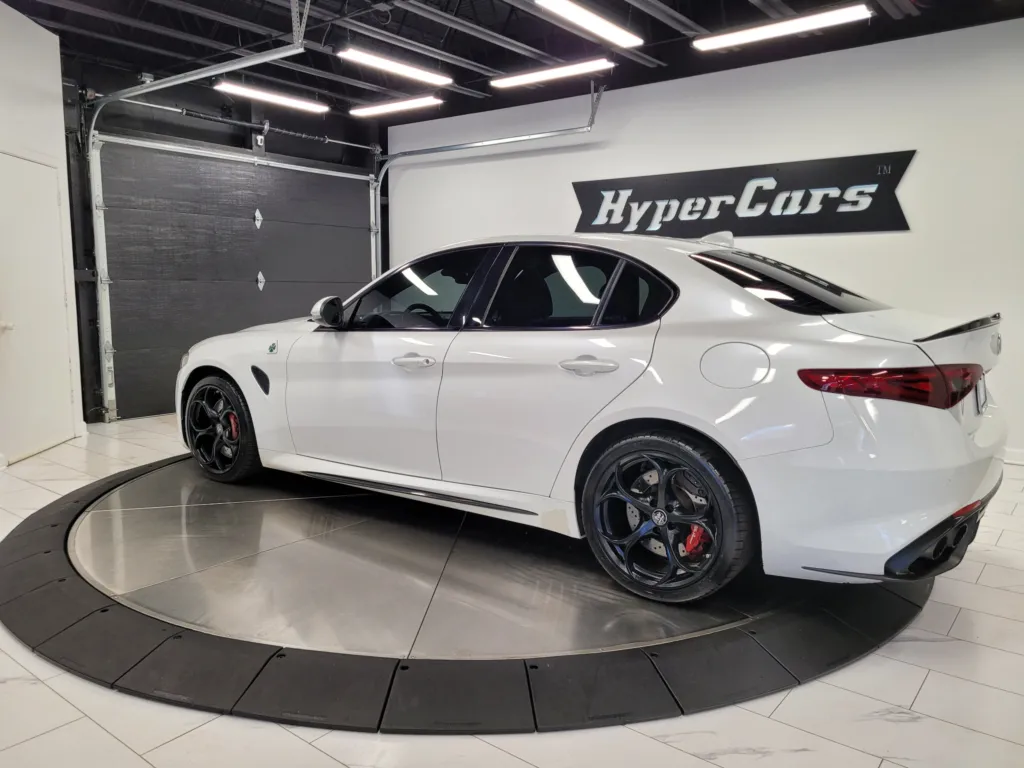 Vehicle Image 10 of 74 for 2018 Alfa Romeo Giulia