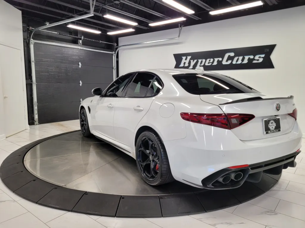 Vehicle Image 11 of 74 for 2018 Alfa Romeo Giulia