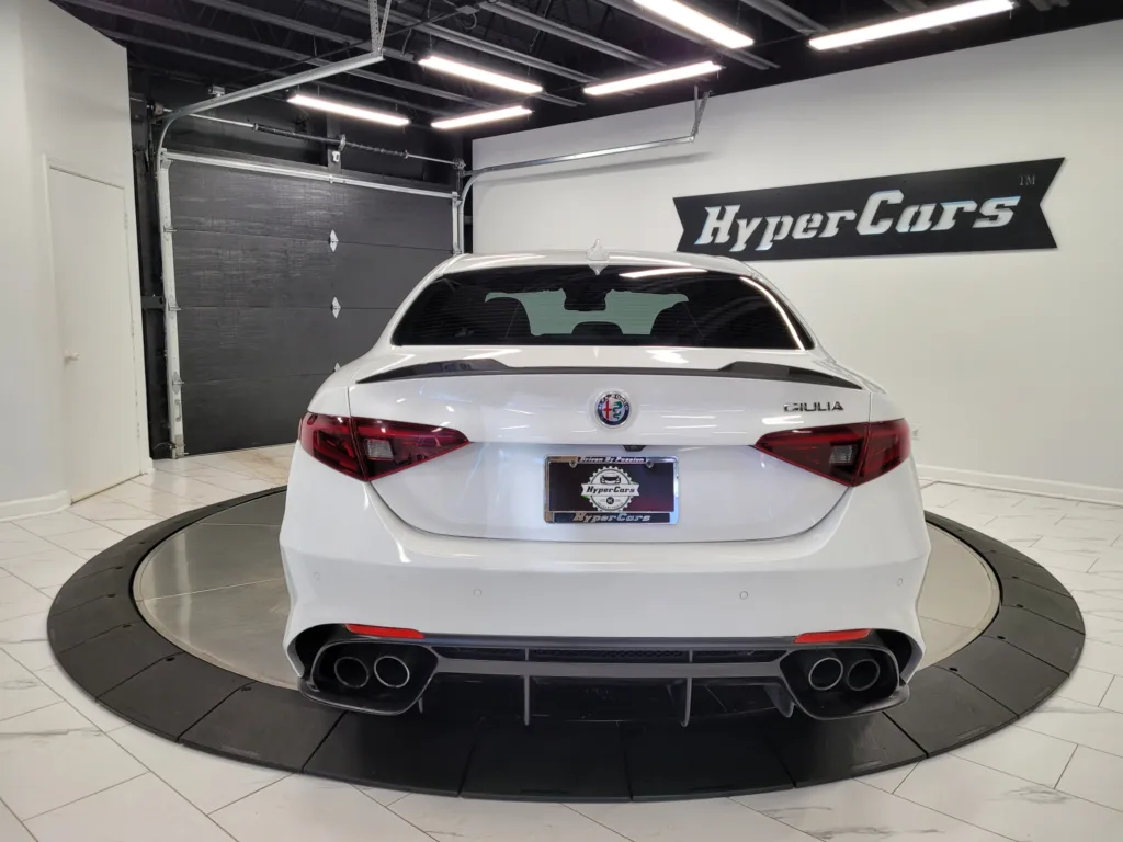 Vehicle Image 12 of 74 for 2018 Alfa Romeo Giulia