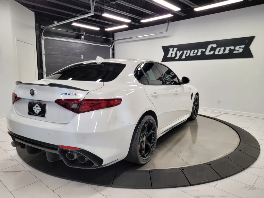 Vehicle Image 13 of 74 for 2018 Alfa Romeo Giulia