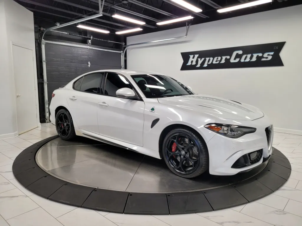 Vehicle Image 16 of 74 for 2018 Alfa Romeo Giulia