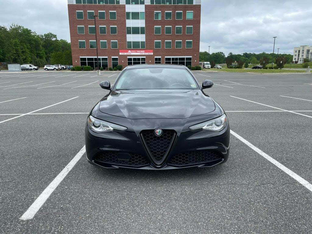 Vehicle Image 2 of 31 for 2017 Alfa Romeo Giulia