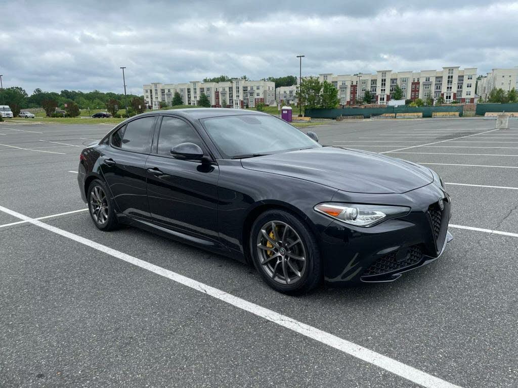 Vehicle Image 4 of 31 for 2017 Alfa Romeo Giulia