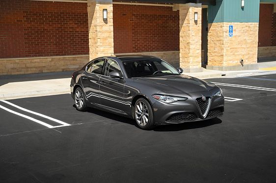 2017 Alfa Romeo Giulia - 3