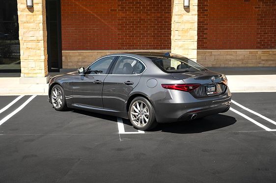 2017 Alfa Romeo Giulia - 6