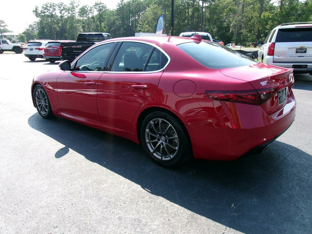 Vehicle Image 24 of 26 for 2018 Alfa Romeo Giulia