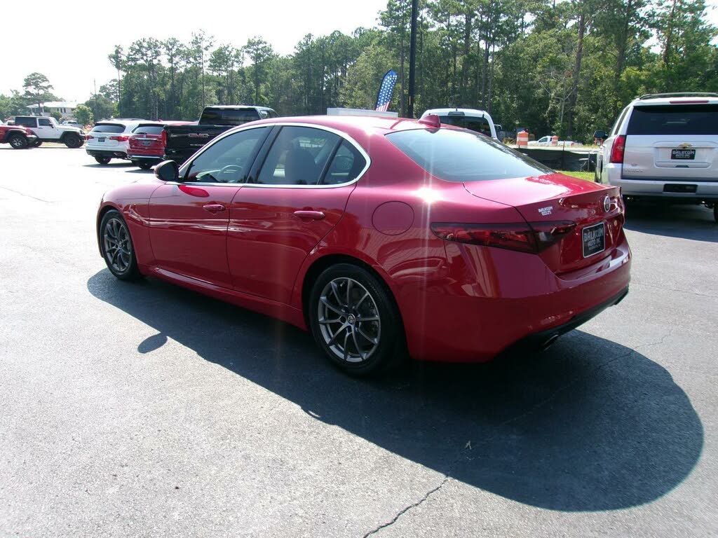 Vehicle Image 6 of 26 for 2018 Alfa Romeo Giulia