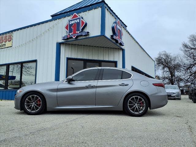 Vehicle Image 1 of 14 for 2018 Alfa Romeo Giulia