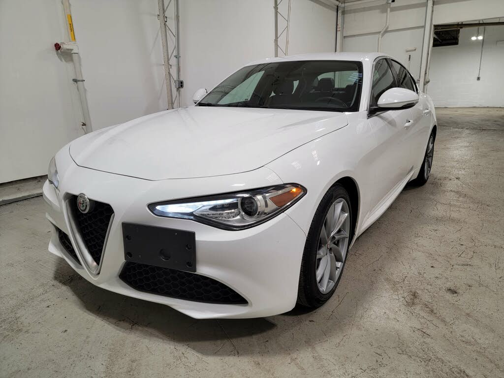 Vehicle Image 1 of 112 for 2017 Alfa Romeo Giulia