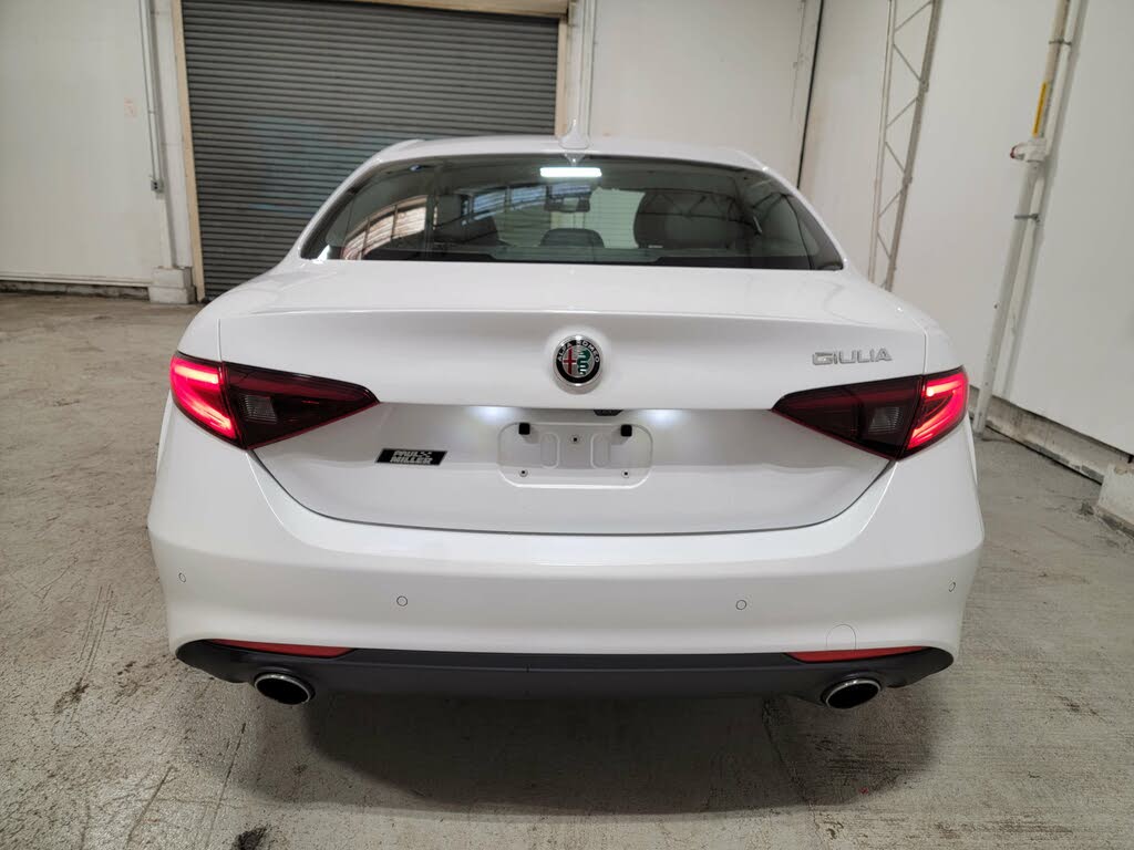 Vehicle Image 6 of 112 for 2017 Alfa Romeo Giulia