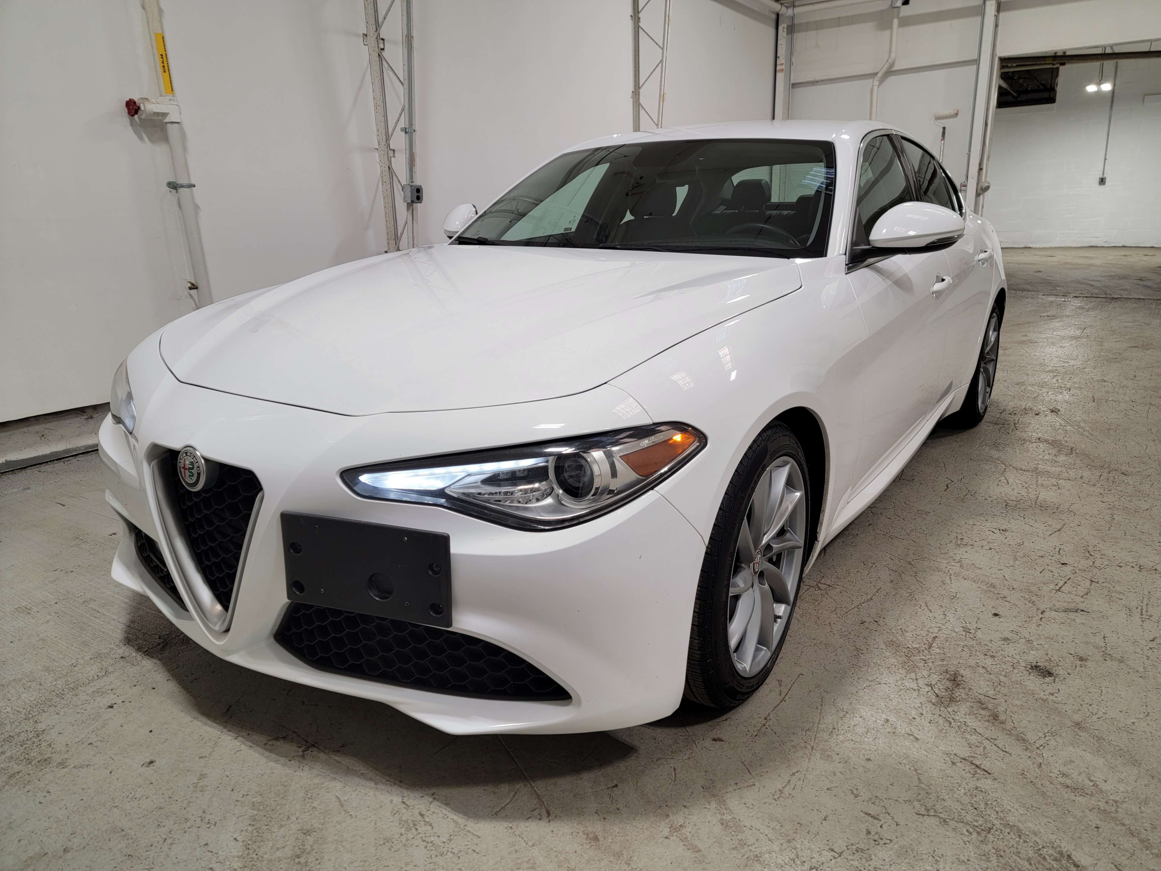 Vehicle Image 61 of 112 for 2017 Alfa Romeo Giulia