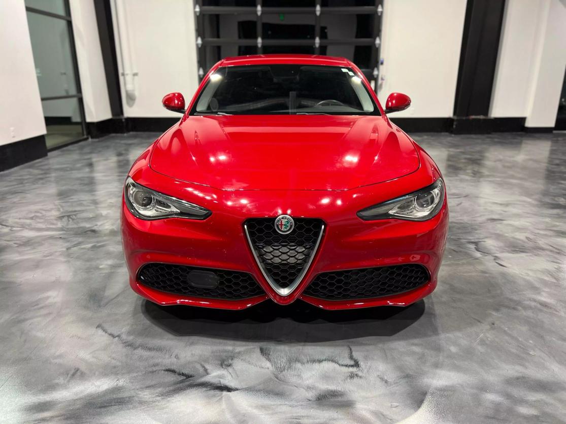 Vehicle Image 10 of 28 for 2018 Alfa Romeo Giulia